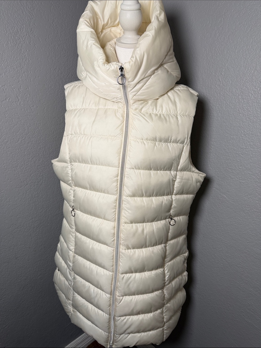 Maralyn & Me Cream Sleeveless Puffer Vest with High Collar